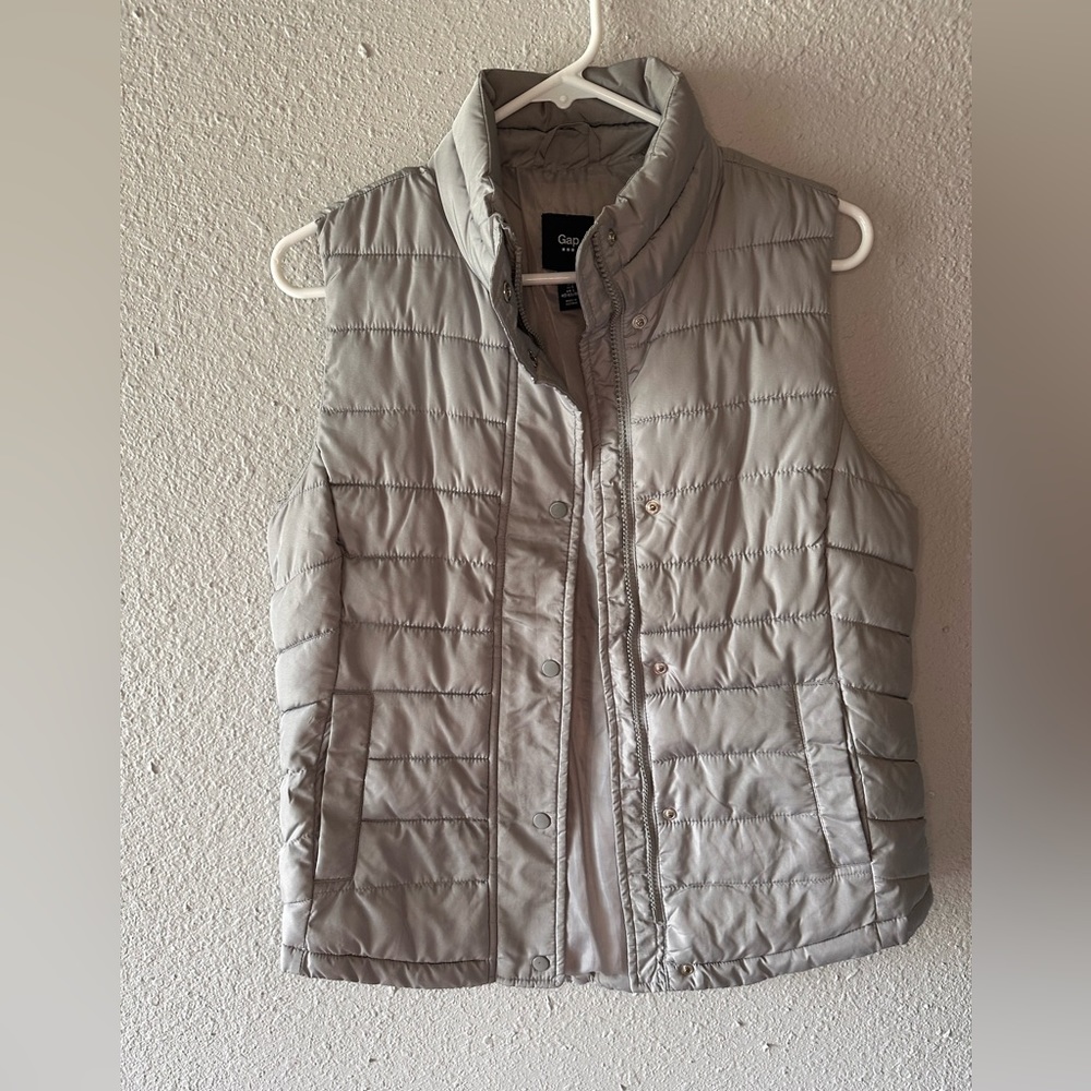 Gap silver puffer vest size small